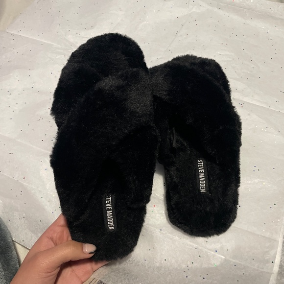 Steve Madden Fuzzy Slides - Picture 2 of 5